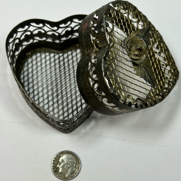 Vintage Silver Plated Metal Filigree Heart Trinket Jewelry Ring Box Rose Leaf - Picture 7 of 7